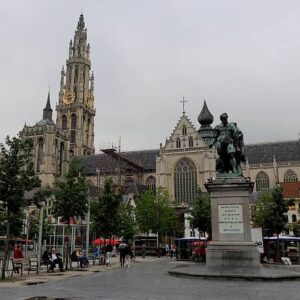 B450 Antwerp Rubens statue cathedral bb