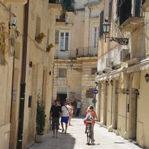 i450 lecce bike alleyway