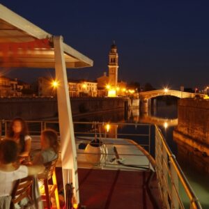 ivbb av450 eating al fresco moored gl