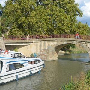 fcdm450 boat cyclists bridge