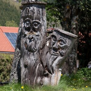 a450 mur tree sculpture