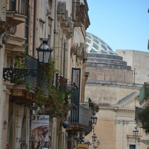 i450 lecce streetscene