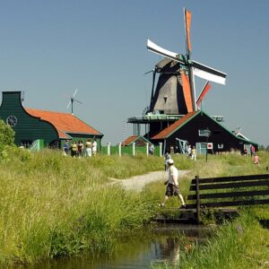 N450 ZaanseSchans bright windmill rightcrop bb