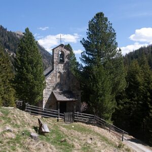 a450 mur tiny stone chapel wide