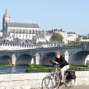 fl450 lady cyclist mapreader Blois LVT