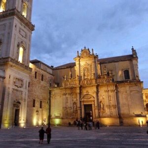 i450 lecce square evening