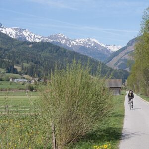 a450 mur cycling snowy backdrop