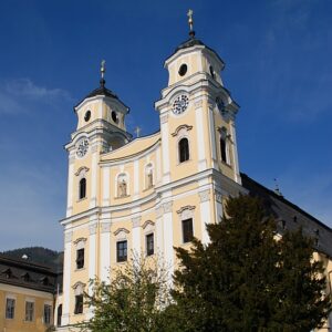 a450 10lakes mondsee church2