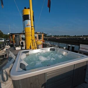 N450 M1 jacuzzi deck bb
