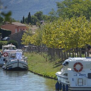 fcdm450 canal moored boats