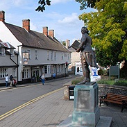 ni_thetford_statue