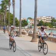 s_mallorca_coloniastjordi_cyclistscloseup