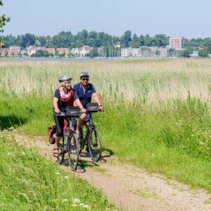 os baltic coast cycle path couple mec3